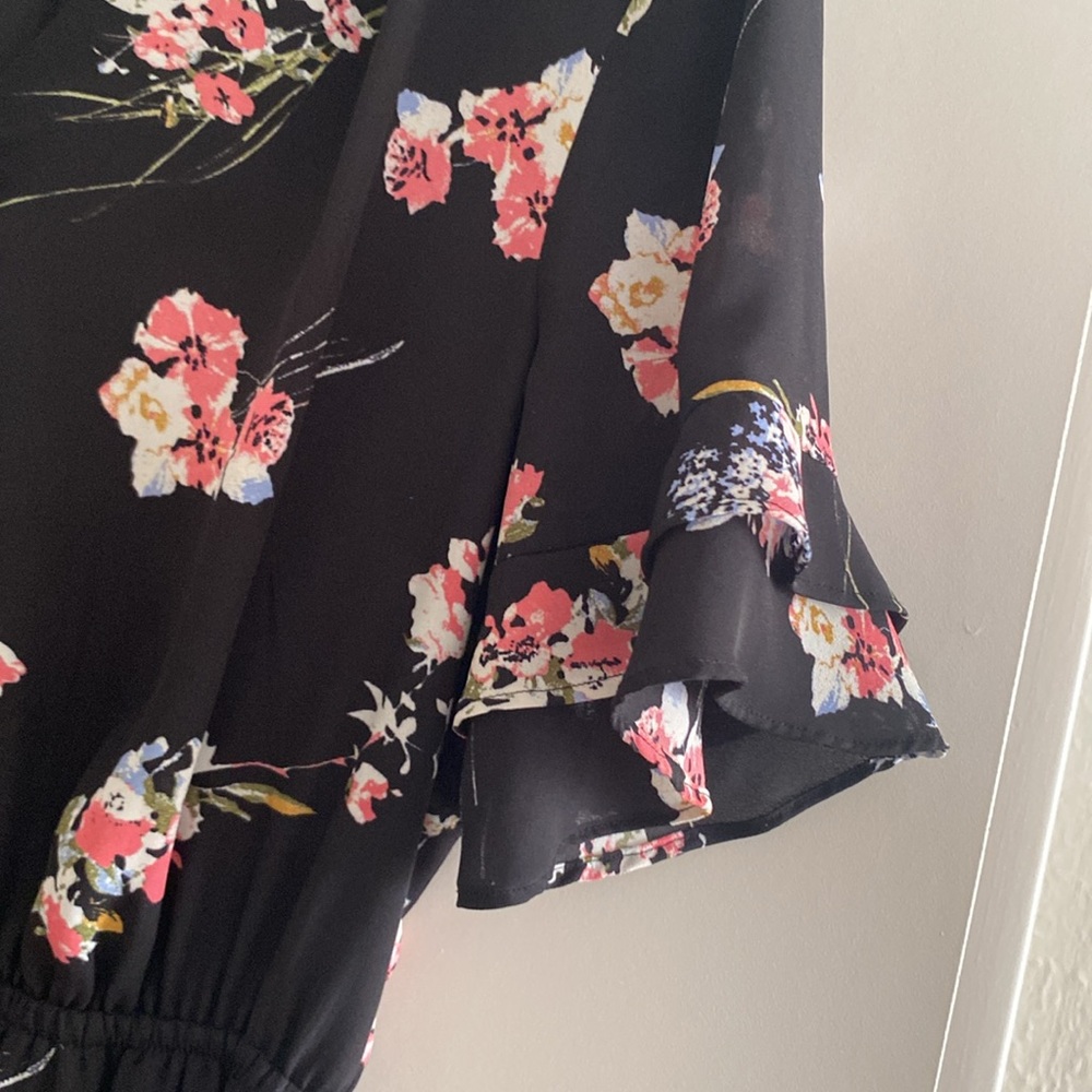 Women’s dress - Picture 3 of 4